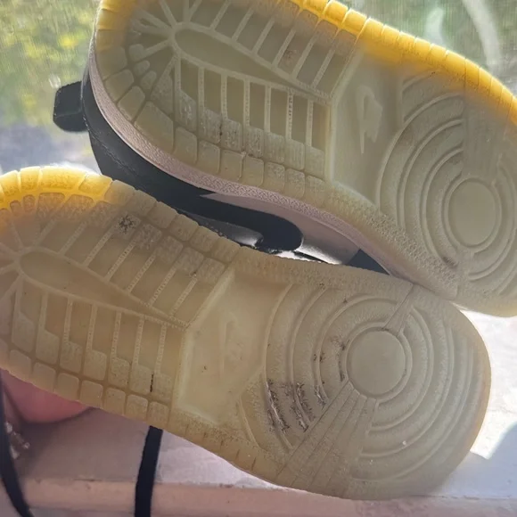 Jordan Black and White High-Tops - Picture 6 of 13